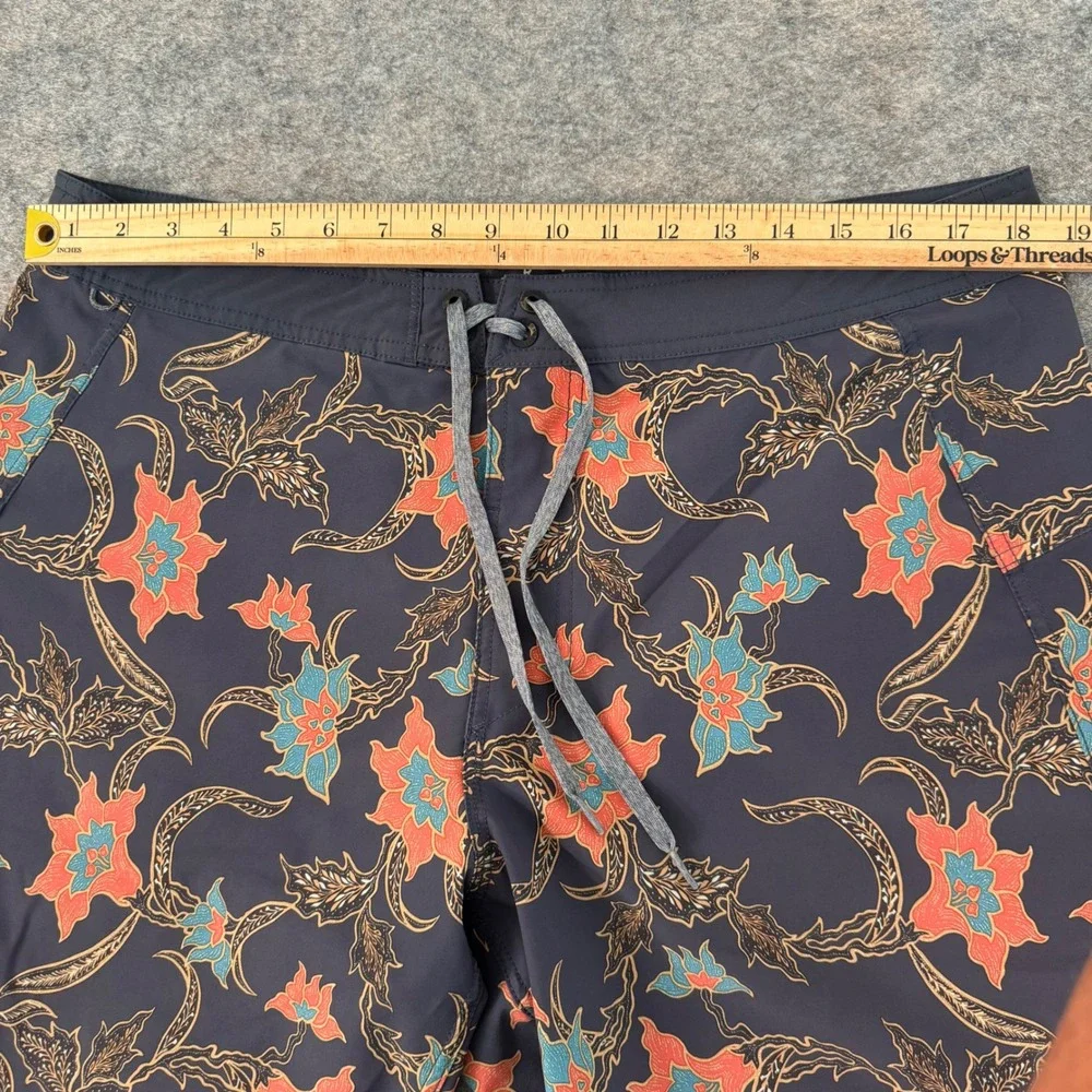 Roark Revival 36x8.5 Gray Floral Passage Batavia Batik Performance Board Shorts
